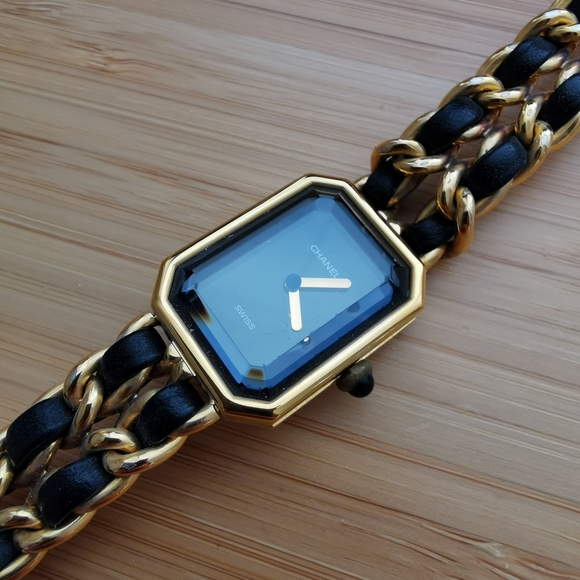 AUTHENTIC CHANEL watch with box size M - Picture 4 of 16